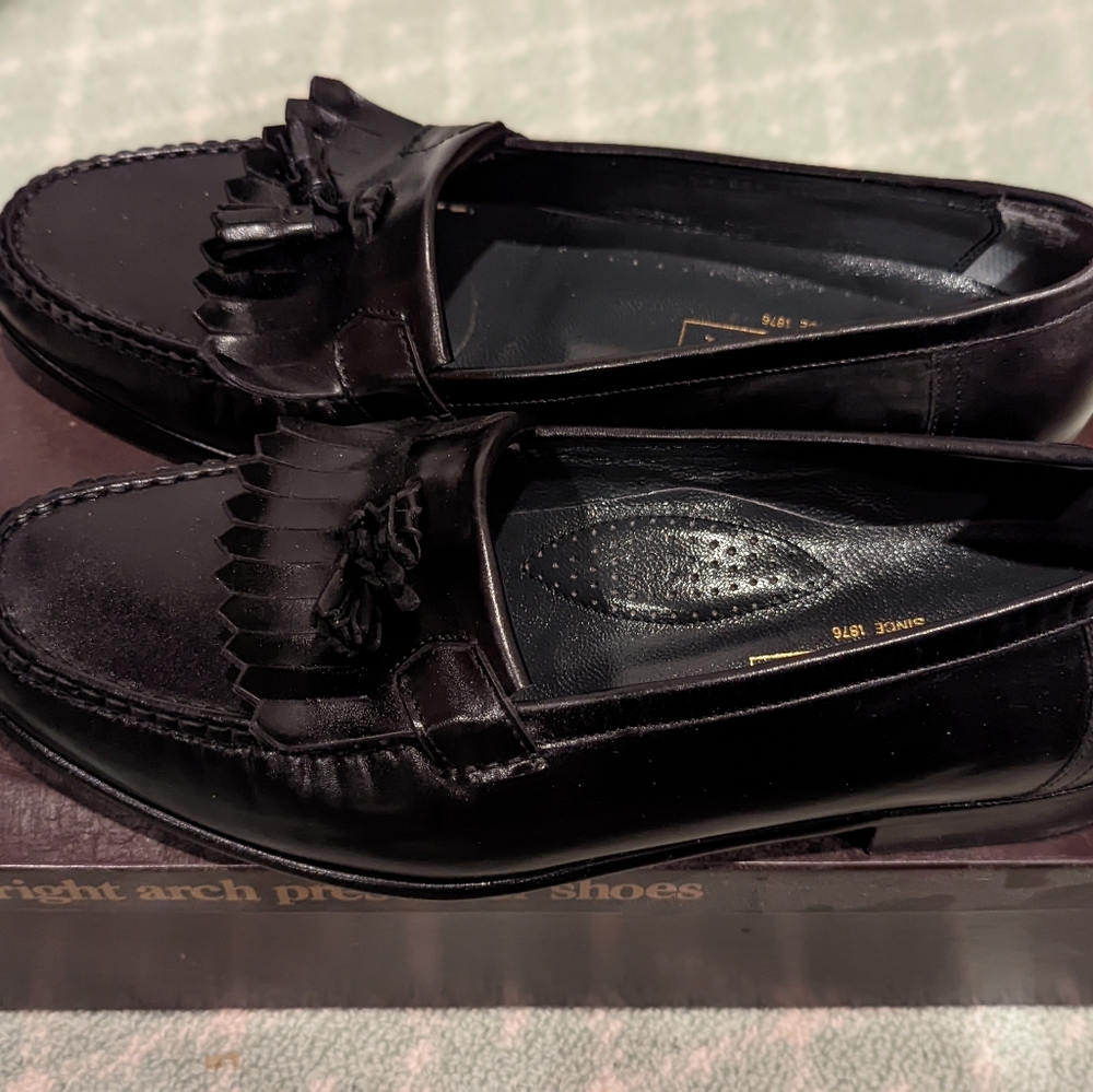 Vintage 70's black Leather E.T Wright tassel loafers. Size 9.5 EEE